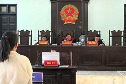 Lừa 'chạy tại ngoại', chiếm đoạt 300 triệu đồng