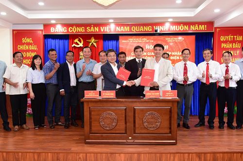 Tiếp nhận Đảng bộ Công ty Thủy điện Ialy về Đảng bộ xã Ia Ly