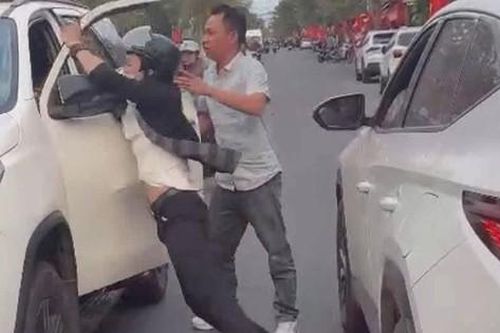 Bắt đối tượng dùng mũ bảo hiểm đánh người sau va chạm giao thông