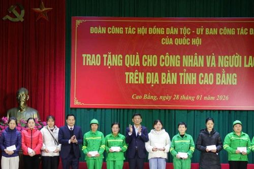 Chủ tịch Hội đồng Dân tộc Lâm Văn Mẫn thăm, chúc tết tại Cao Bằng