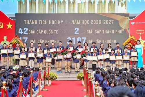 Trường Tiểu học Đoàn Thị Điểm đón nhận danh hiệu Anh hùng Lao động