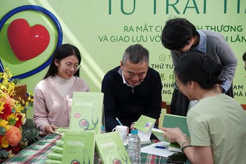Học chuyện nghề bác sĩ với sách 'Thương - Câu chuyện tiếp tục từ trái tim'