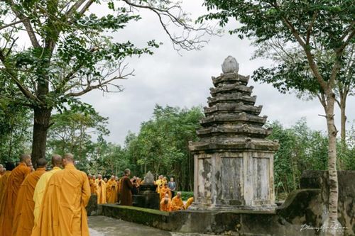 Tảo tháp: Quét bụi tháp, sạch bụi Tâm