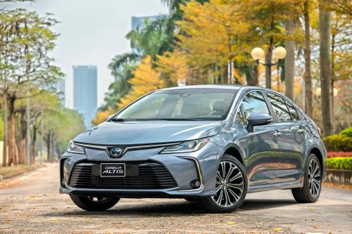 Khách Việt quay lưng với sedan: Phân khúc gầm thấp đối mặt kỷ nguyên suy thoái