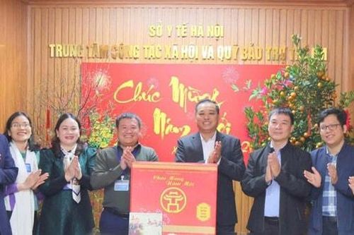 Thăm, tặng quà Tết tại Hội Người mù thành phố và Trung tâm Công tác xã hội và Quỹ Bảo trợ trẻ em Hà Nội