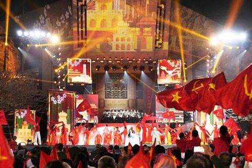 Xúc động, tự hào những hình ảnh nghệ thuật tại cầu truyền hình 'Hai tay xây dựng một sơn hà'