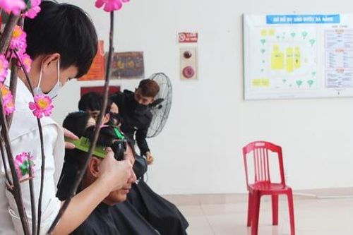 Mang sắc xuân đến với những bệnh nhân điều trị xuyên Tết