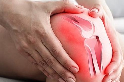 Đau đầu gối khi đứng lên, ngồi xuống có đáng lo?