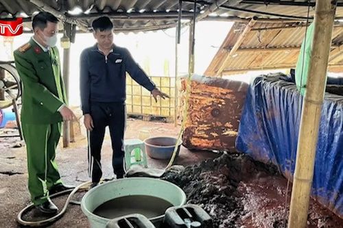 Phát hiện 2 xưởng phân kim 'đầu độc' sông Đuống bằng 6,7 tấn chất thải nguy hại