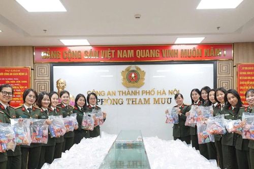 Phòng Tham mưu Công an Hà Nội chung tay góp Mùa Xuân Biên phòng - Ấm lòng dân bản