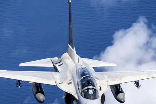 'Đại bàng vàng' T-50 Hàn Quốc: Từ máy bay huấn luyện siêu âm đến sức mạnh chiến đấu hiện đại