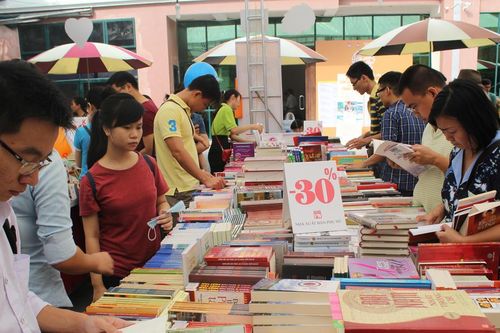 Cuối năm săn… sách