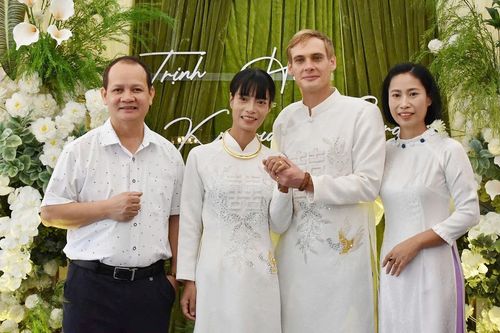 Từng thề độc thân, người phụ nữ 43 tuổi cưới chồng Pháp sau 6 tháng
