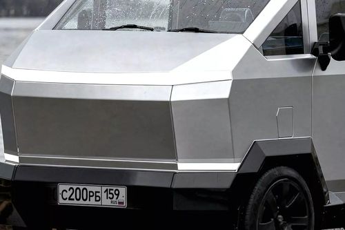 Người Nga 'học hỏi' Elon Musk làm xe điện xấu như Tesla