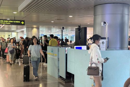 Sân bay Tân Sơn Nhất theo dõi chặt người về từ vùng dịch Nipah