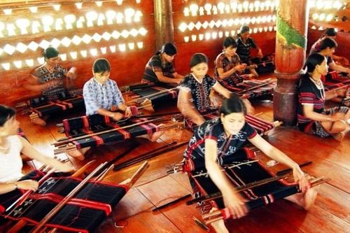 Lấy sinh kế làm gốc để giảm nghèo