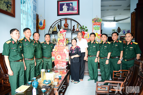Đảng ủy, Bộ tư lệnh Quân khu 7 chúc Tết trên địa bàn TP Hồ Chí Minh