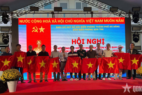 Đồn Biên phòng Sơn Trà hỗ trợ ngư dân vươn khơi kết hợp bảo vệ chủ quyền biển đảo