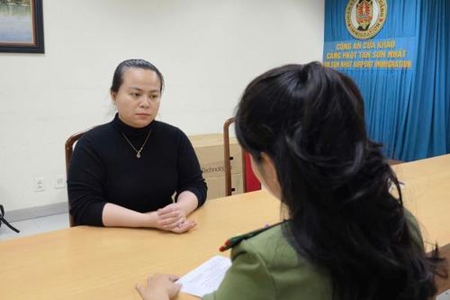 Bị can trong vụ án làm giả con dấu, tài liệu, phù phép hồ sơ xuất cảnh tại Đà Nẵng ra đầu thú