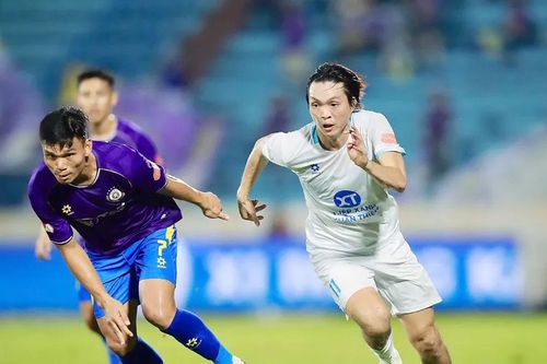 Sân cỏ nhộn nhịp cuối tuần