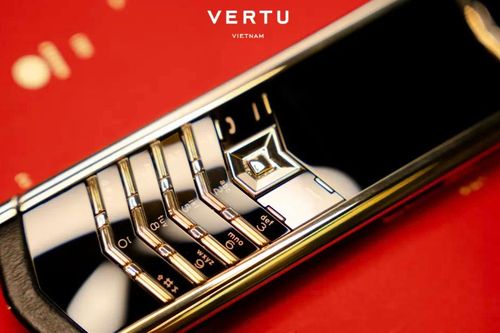 Chiếc Vertu Signature 'huyền thoại' phiên bản vàng khối
