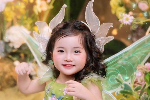 Con gái út Khánh Thi – Phan Hiển hóa thiên thần nhí 'đốn tim' khán giả