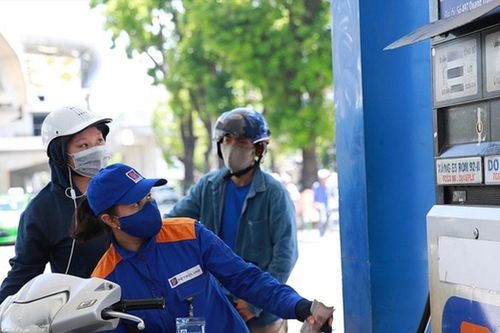 Giá xăng tăng trở lại