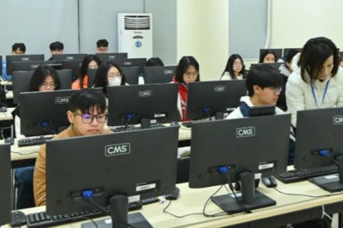 Căng mình với các kì thi