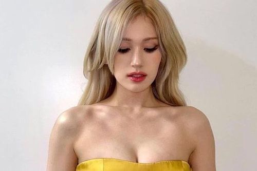 Bức hình khiến 'bông hồng lai' bị chỉ trích thiếu ý thức