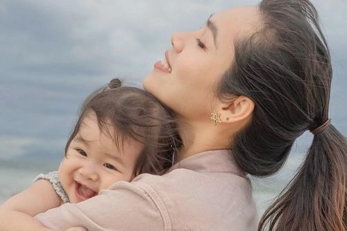Hoàng My một mình nuôi con