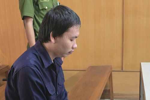 Vừa ra tù, 'yêu râu xanh' giở trò với bé gái bán vé số dạo