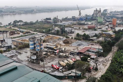 Cận cảnh loạt trạm trộn bê tông ở Hà Nội bị yêu cầu dừng hoạt động, di dời