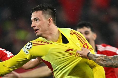 Mourinho đạo diễn cú sốc: Thủ môn Benfica ghi bàn, Real Madrid gục ngã