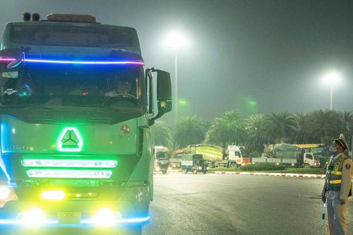 Độ 2 còi hơi rồi bấm giữa đêm, nam tài xế nói 'còi zin' tiếng bé, không ai tránh