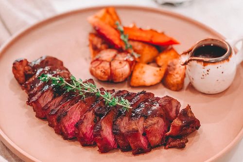 Cách làm bò bít tết mềm mọng như nhà hàng 5 sao ngay tại căn bếp nhỏ