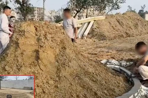 Vụ mộ tổ 'mọc' trên đất vừa mua bán: Chờ mãn tang mẹ tộc trưởng mới di dời?