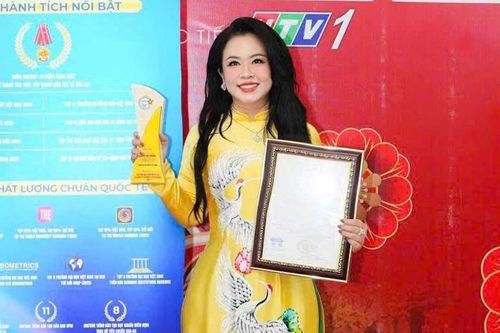 Nữ phó hiệu trưởng một đại học được vinh danh nhà lãnh đạo doanh nghiệp giỏi