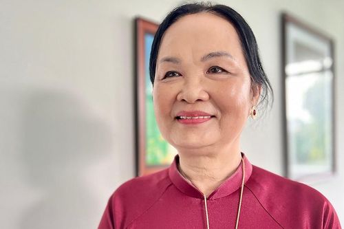 'Mỗi người cầm bút phải biết tự nâng mình lên'