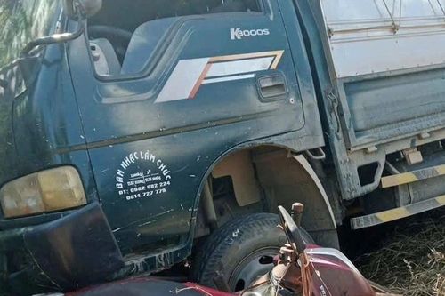Xe tải không người lái tự trôi tông bé gái 10 tuổi tử vong