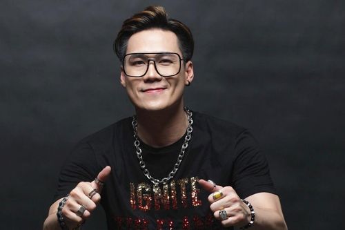 Ca sĩ Khánh Phương 'Chiếc khăn gió ấm' bị xử phạt