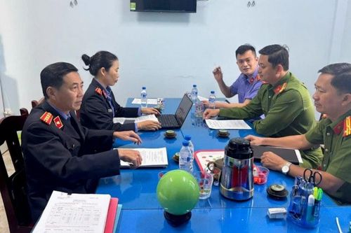 Trực tiếp kiểm sát việc giải quyết nguồn tin tội phạm tại Công an xã Mỏ Cày
