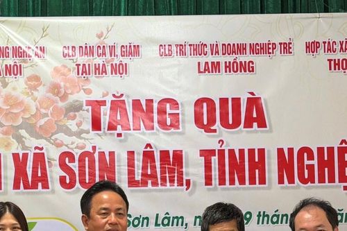 Hội đồng hương Nghệ An tại Hà Nội hỗ trợ kinh phí xây nhà, trao 60 suất quà Tết cho người nghèo