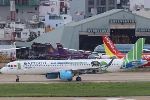 'Cháy vé' máy bay, tàu hỏa, xe khách đường dài dịp cao điểm Tết Bính Ngọ