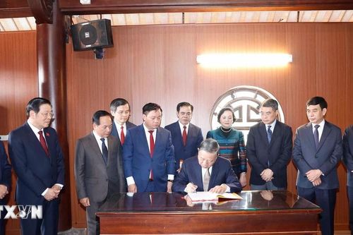 Tổng Bí thư Tô Lâm dâng hương tưởng niệm Tổng Bí thư Lê Hồng Phong