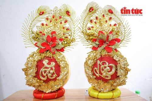 Dừa dát vàng 24K tạo hình 'Song Long Tài Lộc' hút hàng dịp Tết Bính Ngọ
