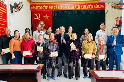 Hải Phòng: Tặng quà các đối tượng chính sách, người có công nhân dịp Tết Nguyên đán Bính Ngọ