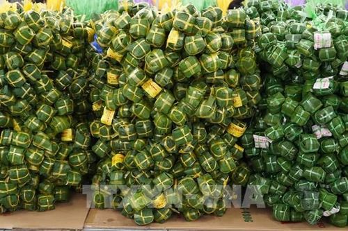 Đặc sản nem Lai Vung hút hàng dịp Tết