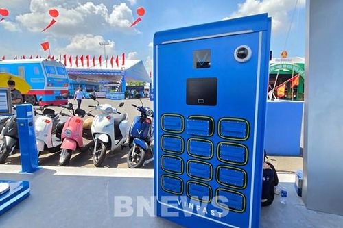 Đảm bảo vỉa hè thông thoáng cho người đi bộ khi lắp đặt tủ đổi pin