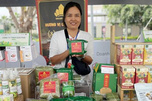 Hàng hóa, quà Tết truyền thống hội tụ tại phiên chợ 'Đặc sản bản địa - Tiêu dùng xanh' TPHCM