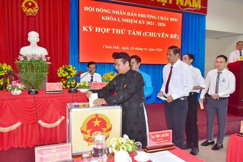 Bà Ngô Thị Quỳnh Loan giữ chức Chủ tịch HĐND phường Châu Đốc, nhiệm kỳ 2021 - 2026